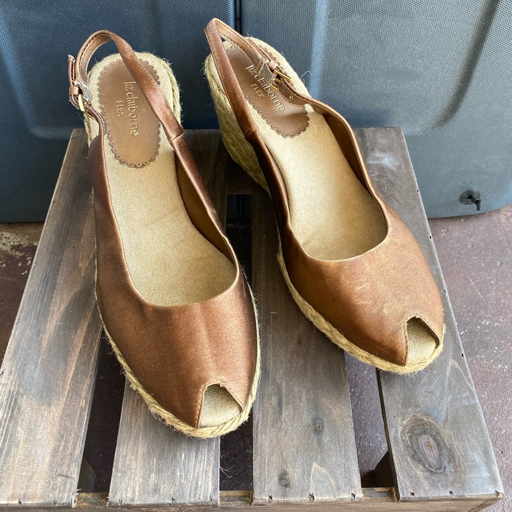 Liz Claiborne flex wedge size 9